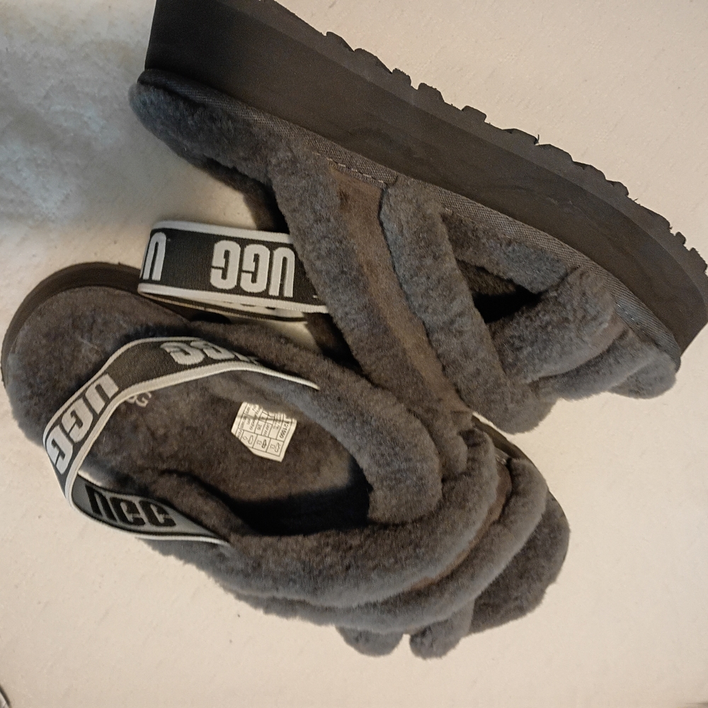 UGG🤍 - Picture 3 of 10
